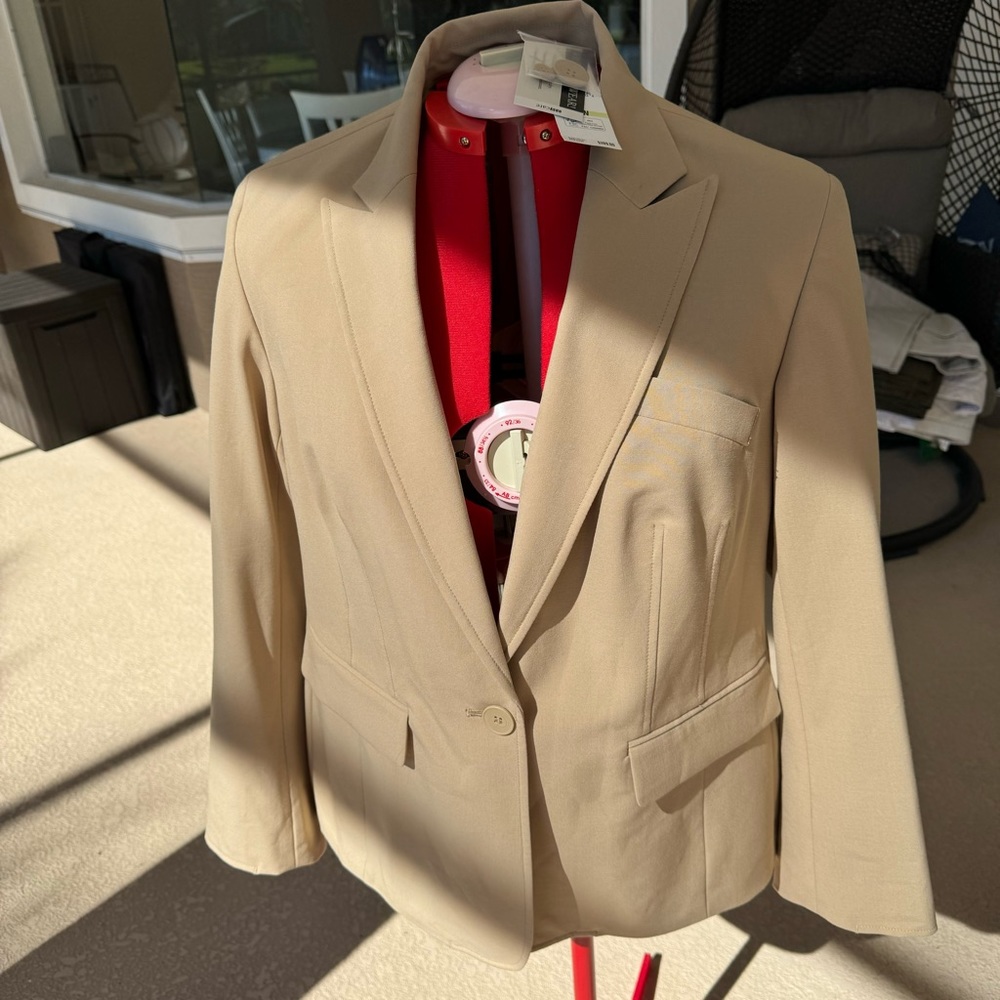 NWT 18W Jones New York Platinum chino suit jacket in khaki. Wash and wear.